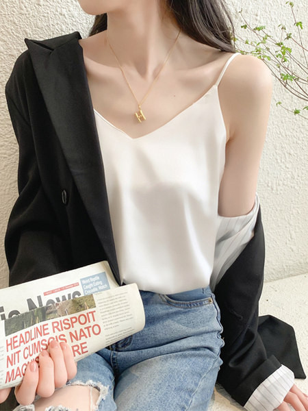 Moodne peenikeste rihmadega naiste satiinist topp