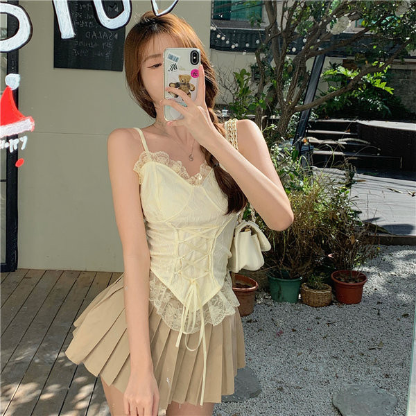 Γυναικείο φανελάκι με δαντέλα και κορδόνια