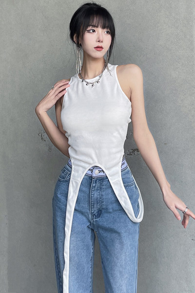 Naiste asümmeetriline ümara kaelusega topp – valget värvi