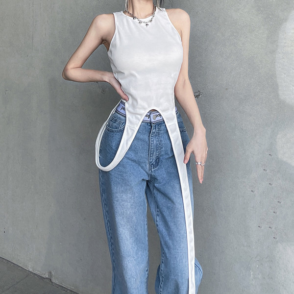 Naiste asümmeetriline ümara kaelusega topp – valget värvi