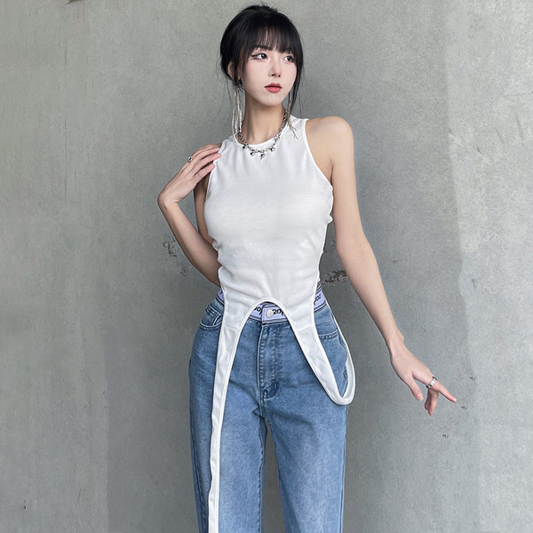 Naiste asümmeetriline ümara kaelusega topp – valget värvi