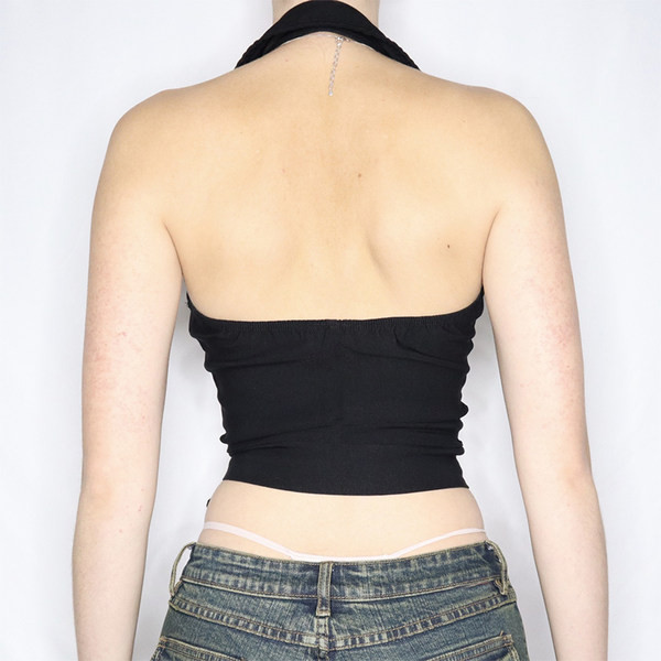 Kratka majica bez rukava u crnoj boji s remenom i gumbima