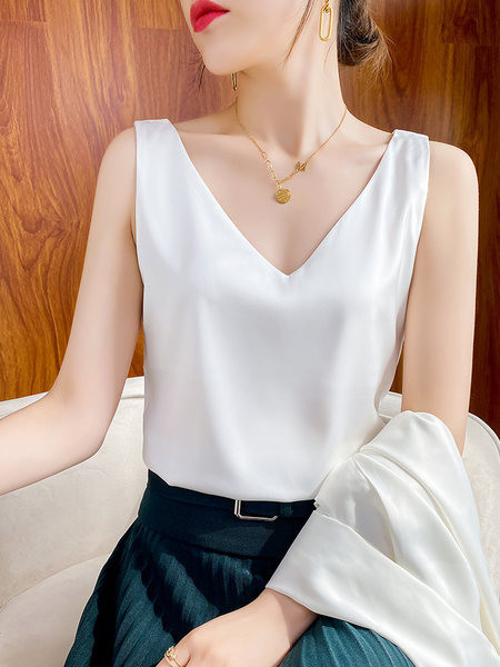 Paprastas moteriškas satino modelis su špicine iškirpte