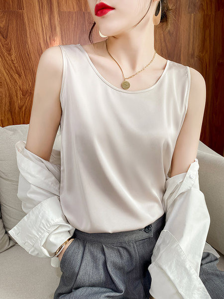 Сатенен потник с широки презрамки - изчистен модел