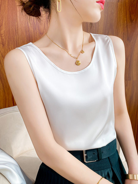 Сатенен потник с широки презрамки - изчистен модел