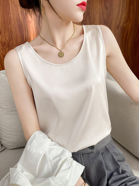 Сатенен потник с широки презрамки - изчистен модел