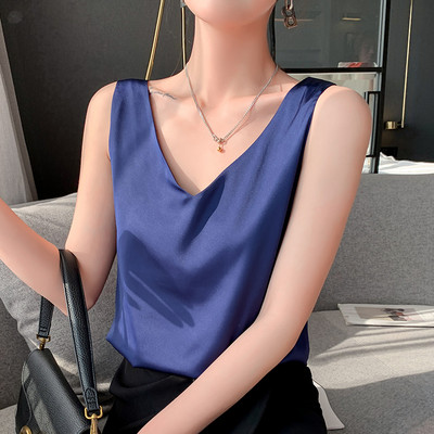 Μοντέρνο γυναικείο φανελάκι με φαρδιές τιράντες και λαιμόκοψη