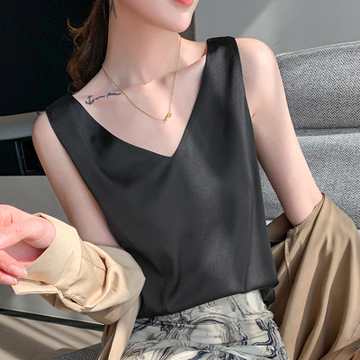 Μοντέρνο γυναικείο φανελάκι με φαρδιές τιράντες και λαιμόκοψη