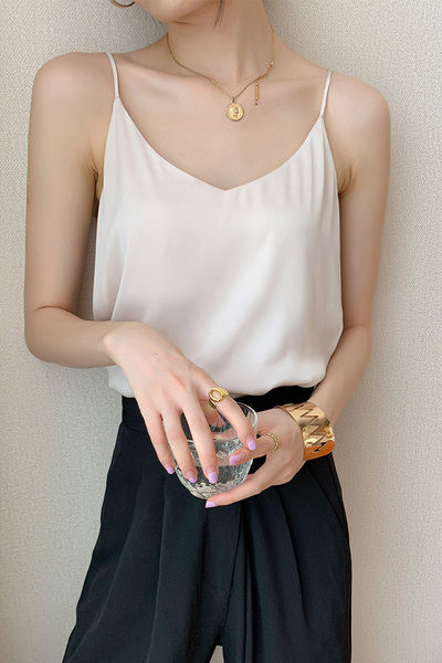 Изчистен потник с тънки презрамки 