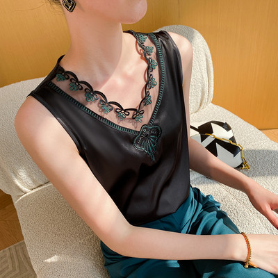 Kaasaegne naiste satiinist tank top - mitu mudelit