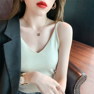 Õhukeste rihmade ja spitsikaelusega naiste topp