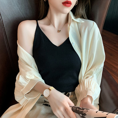 Õhukeste rihmade ja spitsikaelusega naiste topp