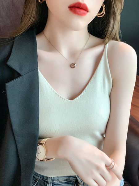 Õhukeste rihmade ja spitsikaelusega naiste topp