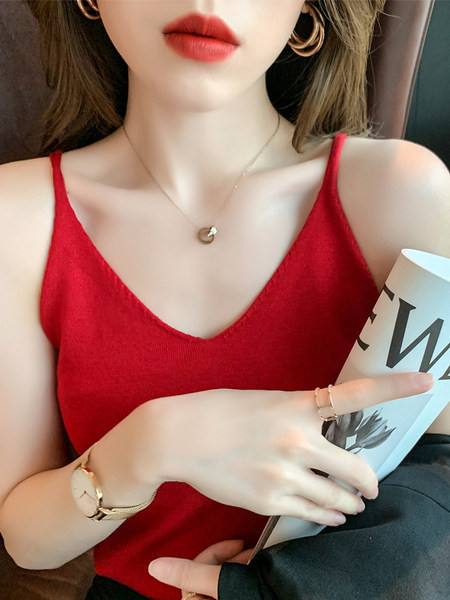 Õhukeste rihmade ja spitsikaelusega naiste topp