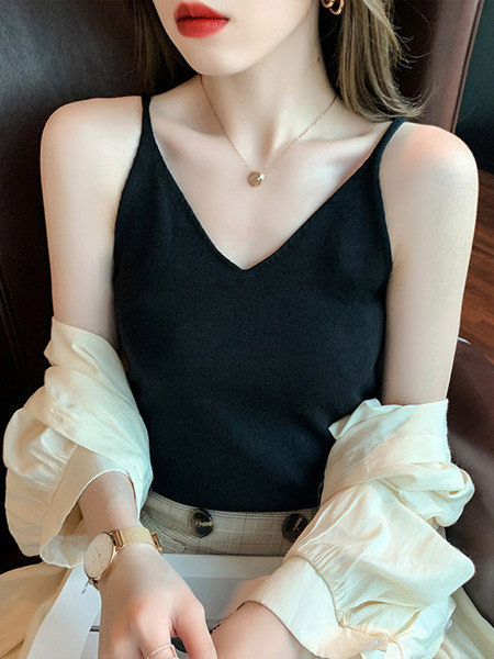 Õhukeste rihmade ja spitsikaelusega naiste topp