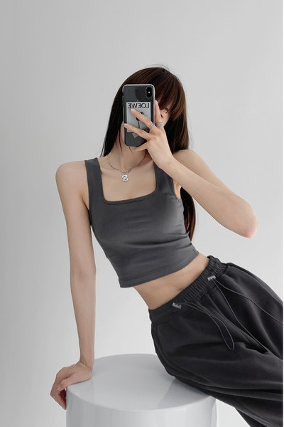 Lühike laiade rihmadega naiste topp