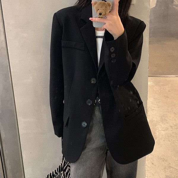 Kratka ženska majica bez rukava od samtastog žerseja