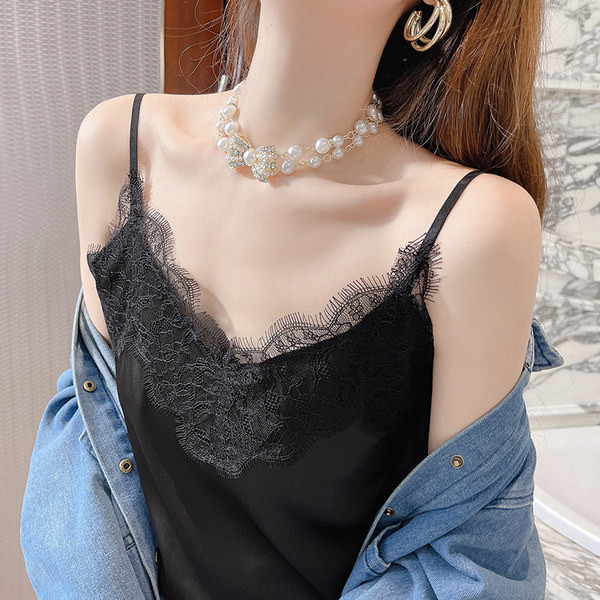 Elegantna satenska majica bez rukava s čipkom i tankim naramenicama