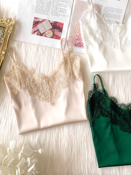 Moodne naiste topp pitsiga