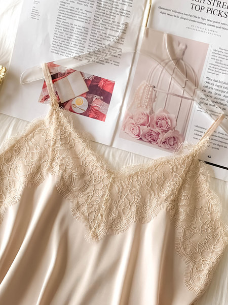 Elegantne pitsiga satiinist topp