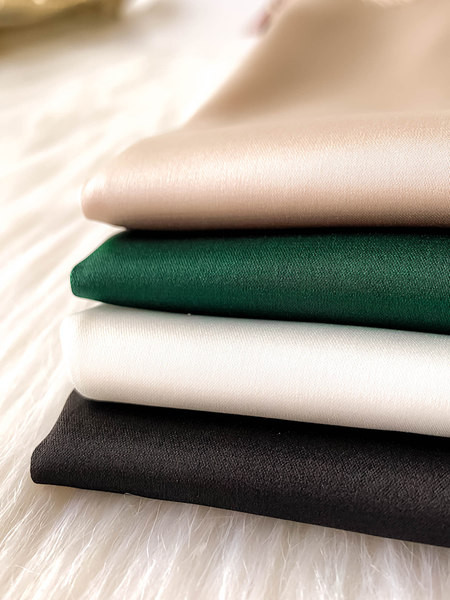 Elegantne pitsiga satiinist topp