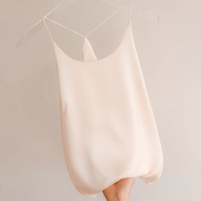 Γυναικείο σατέν καλοκαιρινό φανελάκι με λεπτές τιράντες