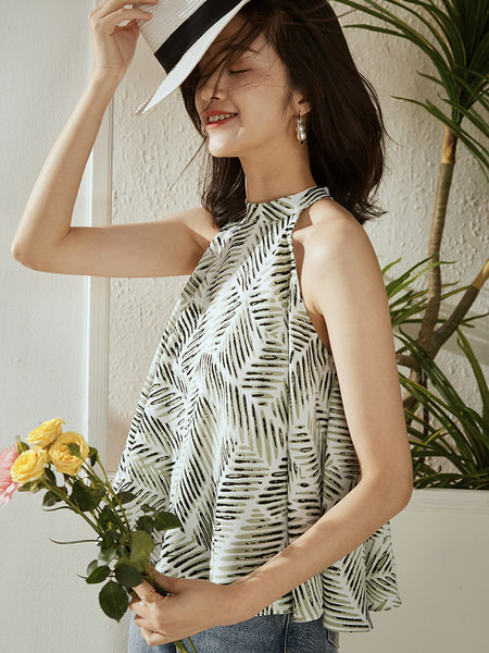 Γυναικείο αμάνικο μπλουζάκι σιφόν  με πολύχρωμο σχέδιο