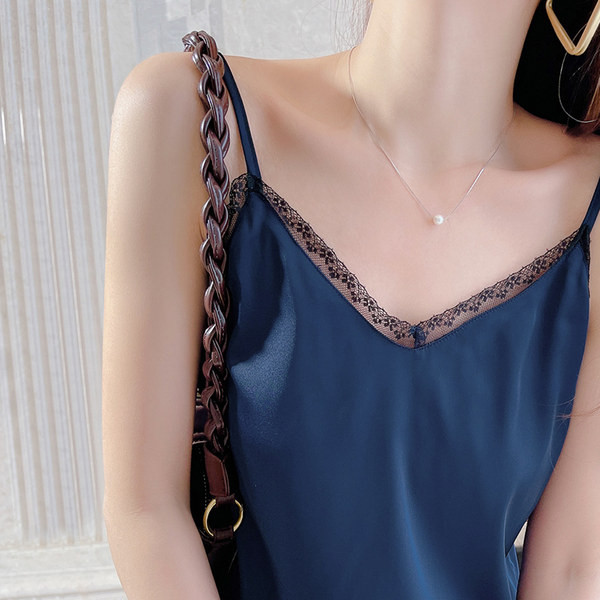 Naiste pitsi ja õhukeste rihmadega satiinist topp