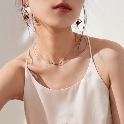 Ženska majica bez rukava s okruglim izrezom i tankim naramenicama