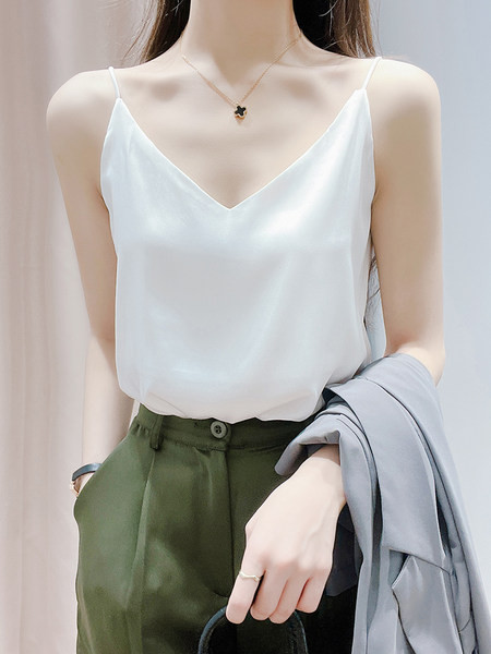 Ženska majica s tankim naramenicama i V izrezom