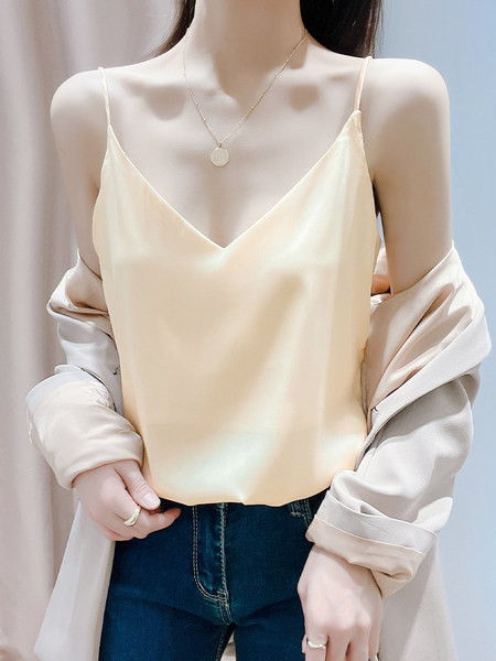 Ženska majica s tankim naramenicama i V izrezom