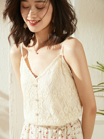 Naiste tikitud nööpide ja spitsikaelusega topp