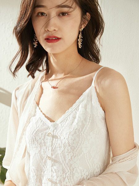 Naiste tikitud nööpide ja spitsikaelusega topp