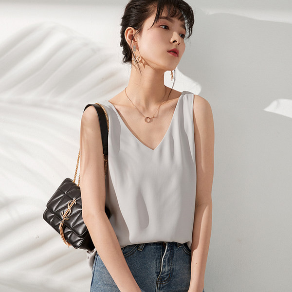 Novi model ženske majice bez rukava sa širokim naramenicama i špic izrezom