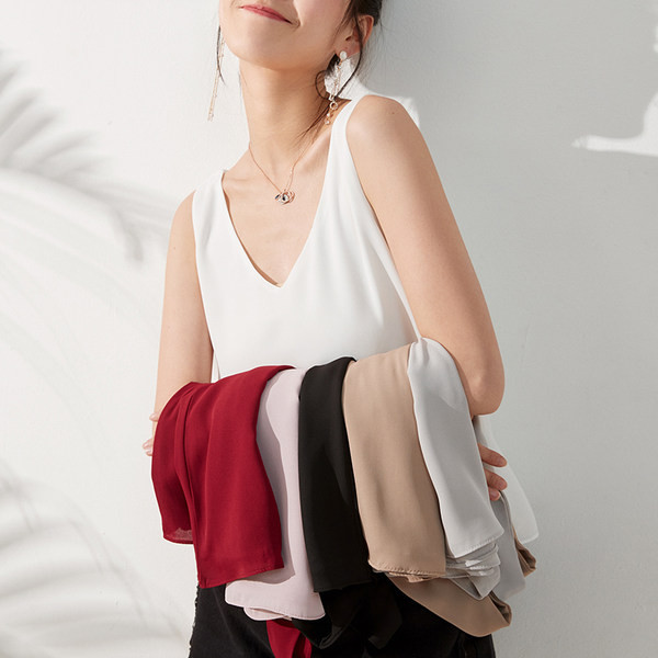 Novi model ženske majice bez rukava sa širokim naramenicama i špic izrezom