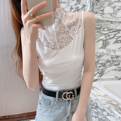 Γυναικείο φανελάκι με δαντέλα και χαμηλό γιακά