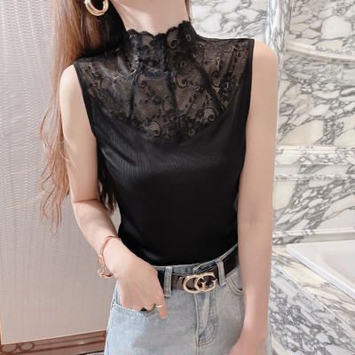 Γυναικείο φανελάκι με δαντέλα και χαμηλό γιακά