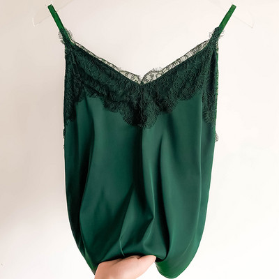 Μοντέρνο γυναικείο σατέν φανελάκι και διακόσμηση δαντέλας