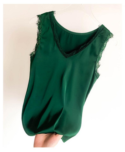 Moteriškas apatinis trikotažas su špico iškirpte ir nėriniais