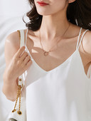 Μοντέρνο φανελάκι με σταυρωτά τιραντάκια