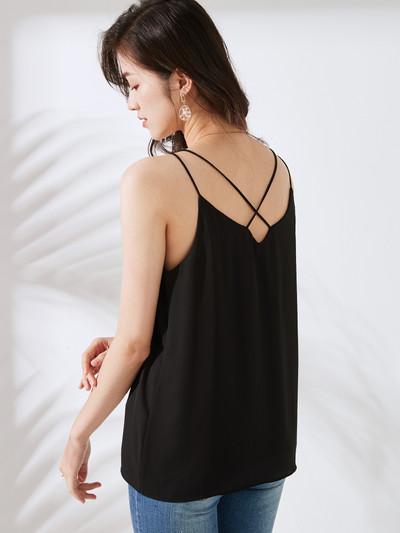 Μοντέρνο φανελάκι με σταυρωτά τιραντάκια