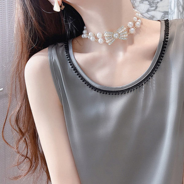 Ženska moderna satenska majica bez rukava s ovalnim izrezom