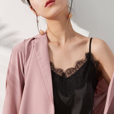 Ženska satenska majica bez rukava s čipkom i tankim naramenicama