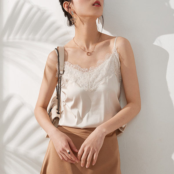 Нов модел дамски сатенен потник с дантела 