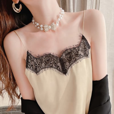 Γυναικείο φανελάκι με δαντέλα και λεπτές τιράντες