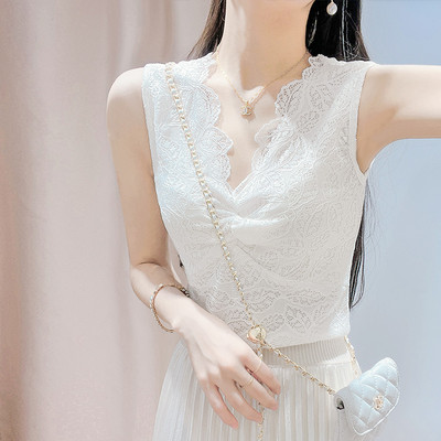 Γυναικείο εφαρμοστό φανελάκι με δαντέλα και μαζεμένο εφέ