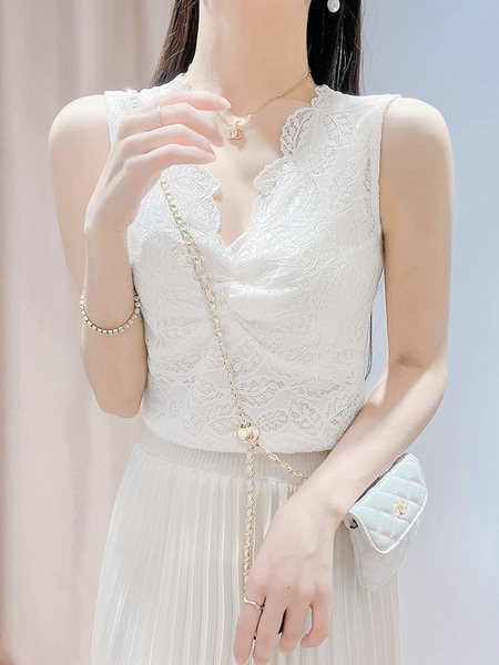 Γυναικείο εφαρμοστό φανελάκι με δαντέλα και μαζεμένο εφέ