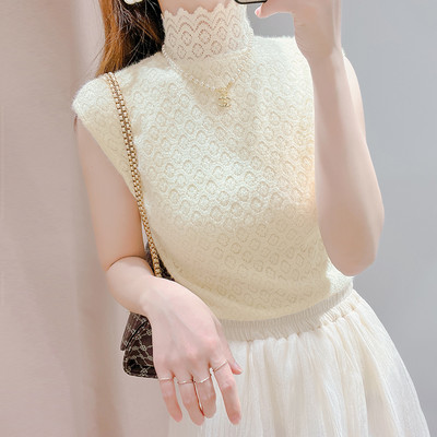 Дамски дантелен потник с висока яка