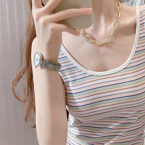 Naiste laiade rihmade ja ümara kaelusega triibuline topp