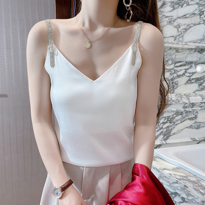 Γυναικείο σατέν φανελάκι με διακοσμητικές πέτρες και λαιμόκοψη